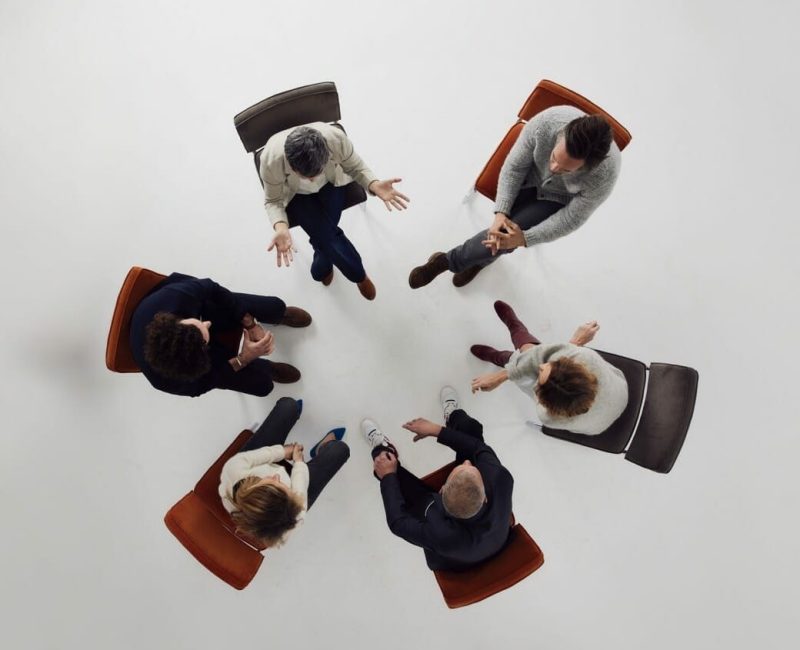 Scène 8 Chaises - 006 - modifed - Grande